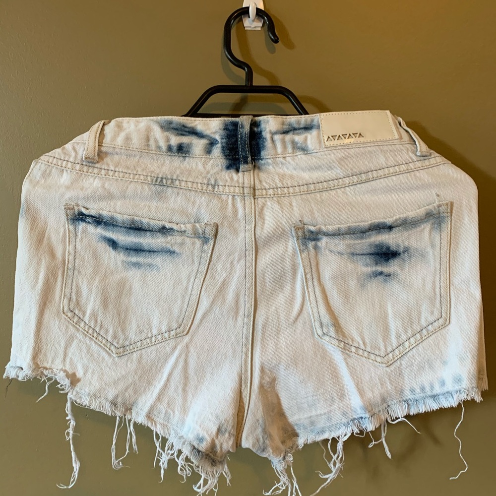 Shorts - Picture 2 of 3